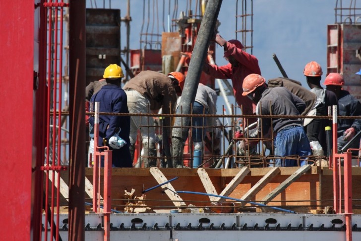 constructii48439muncitori